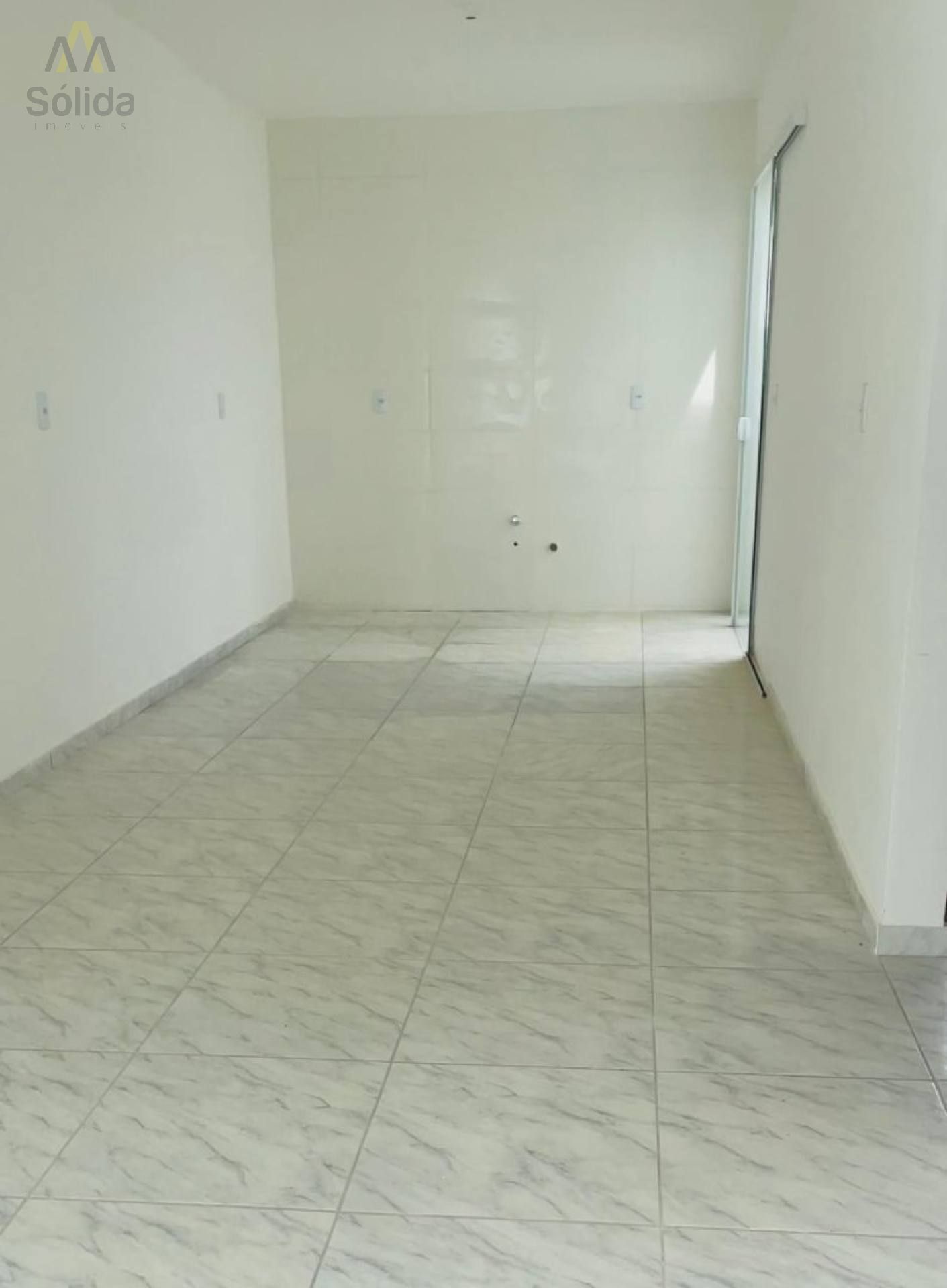 Casa Geminada em Penha – 2 Quartos, Suíte e Excelente Localização