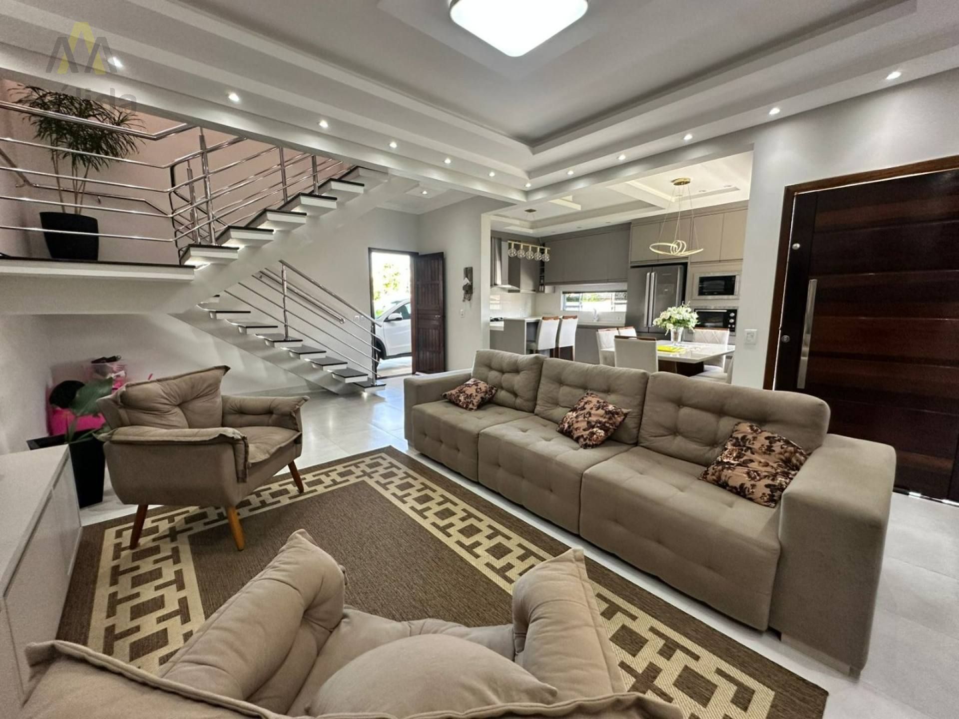 Sobrado Exclusivo com 3 Suítes, Piscina Privativa e Área de Lazer Completa a 400m da Praia Alegre