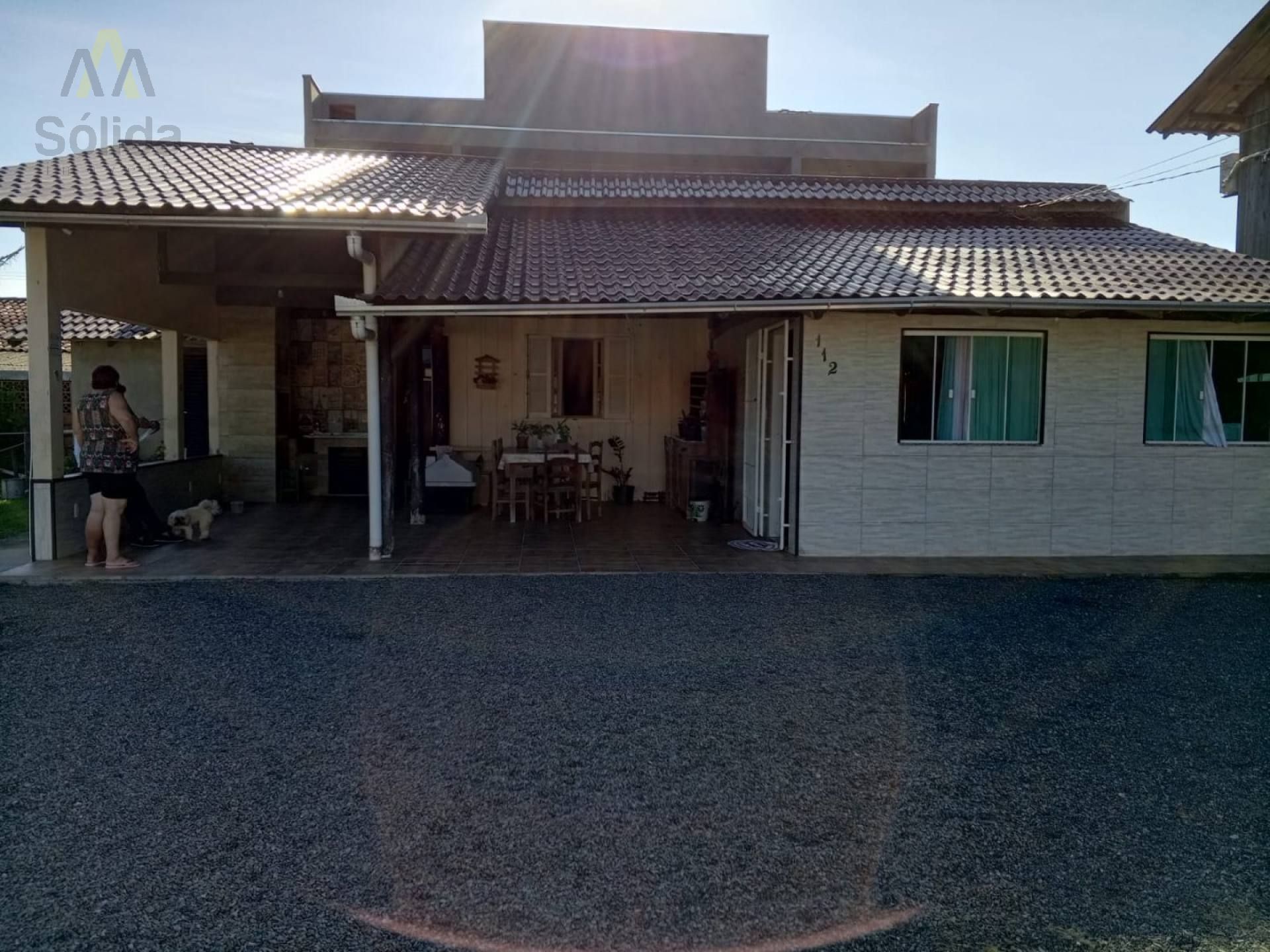 Oportunidade Única! Casa com Terreno Amplo para Viver ou Investir.