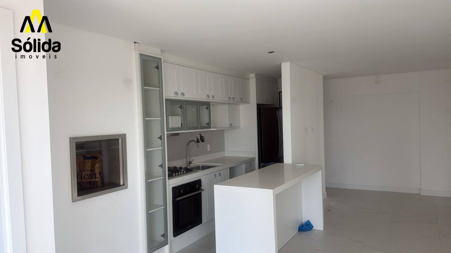 Oportunidade! Apartamento semimobiliado em condomínio completo frente mar. Residencial Al Mare.