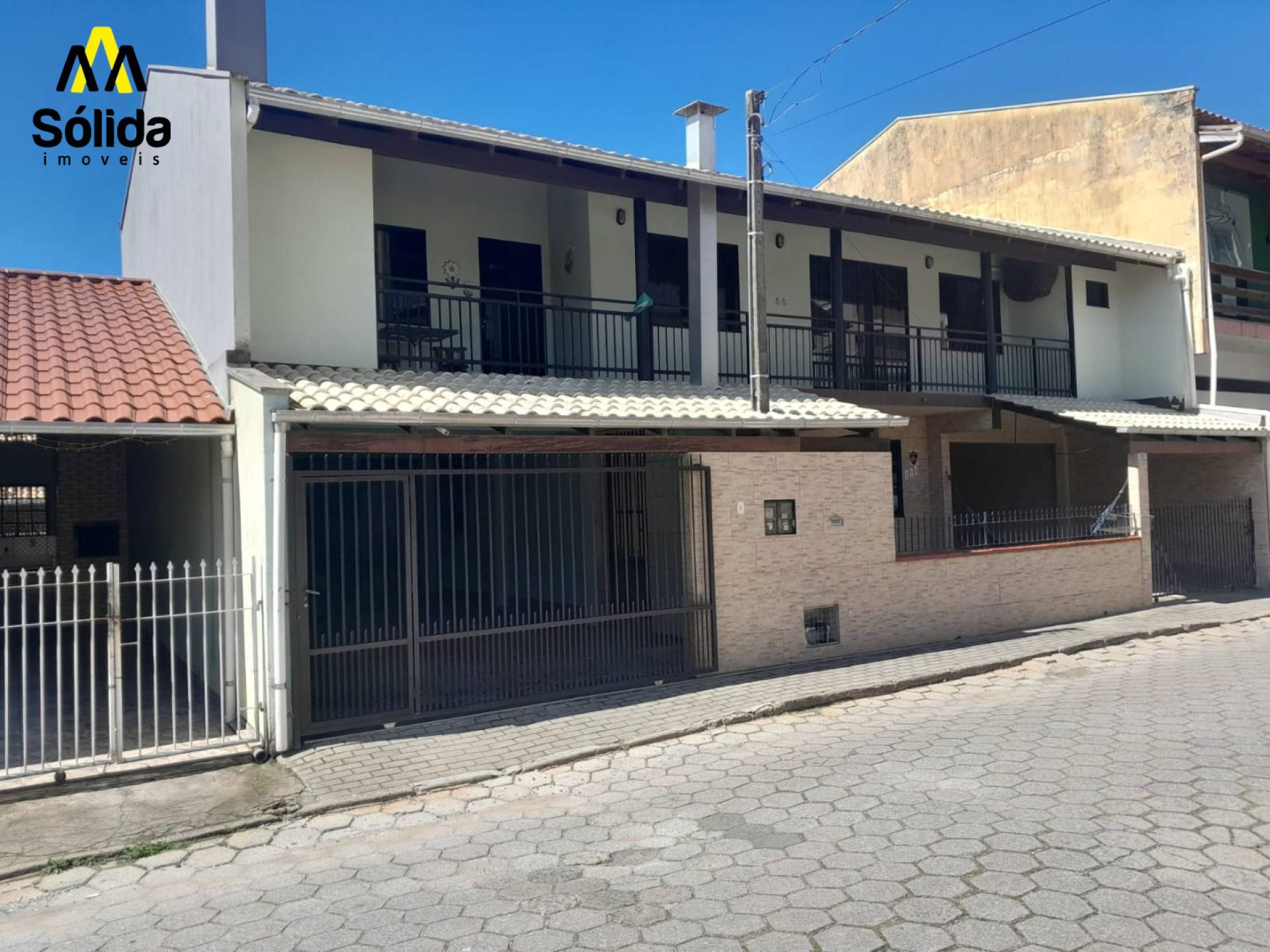 SOBRADO À VENDA NO CENTRO DE PENHA – A 200 METROS DA PRAIA