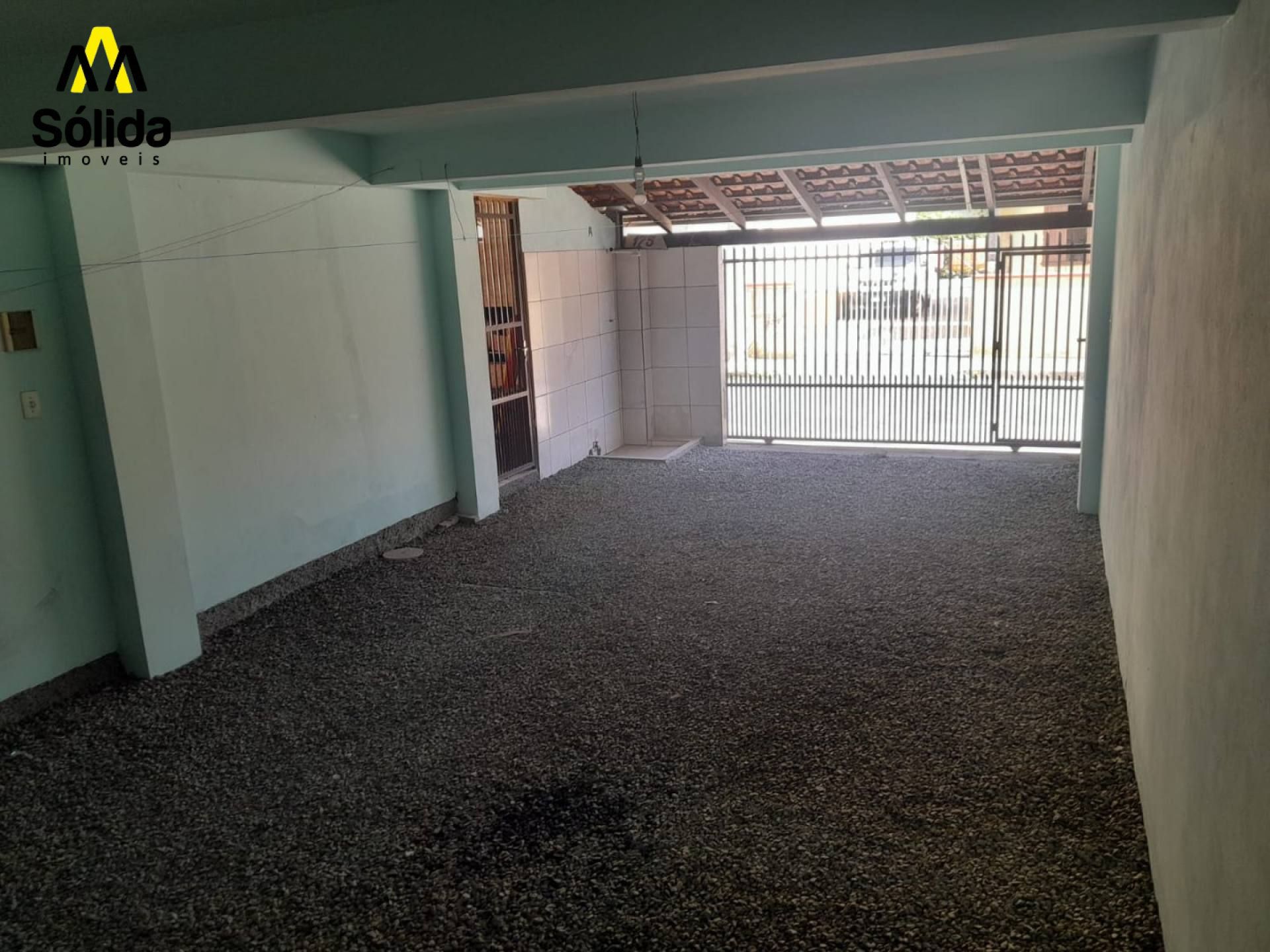 SOBRADO À VENDA NO CENTRO DE PENHA – A 200 METROS DA PRAIA
