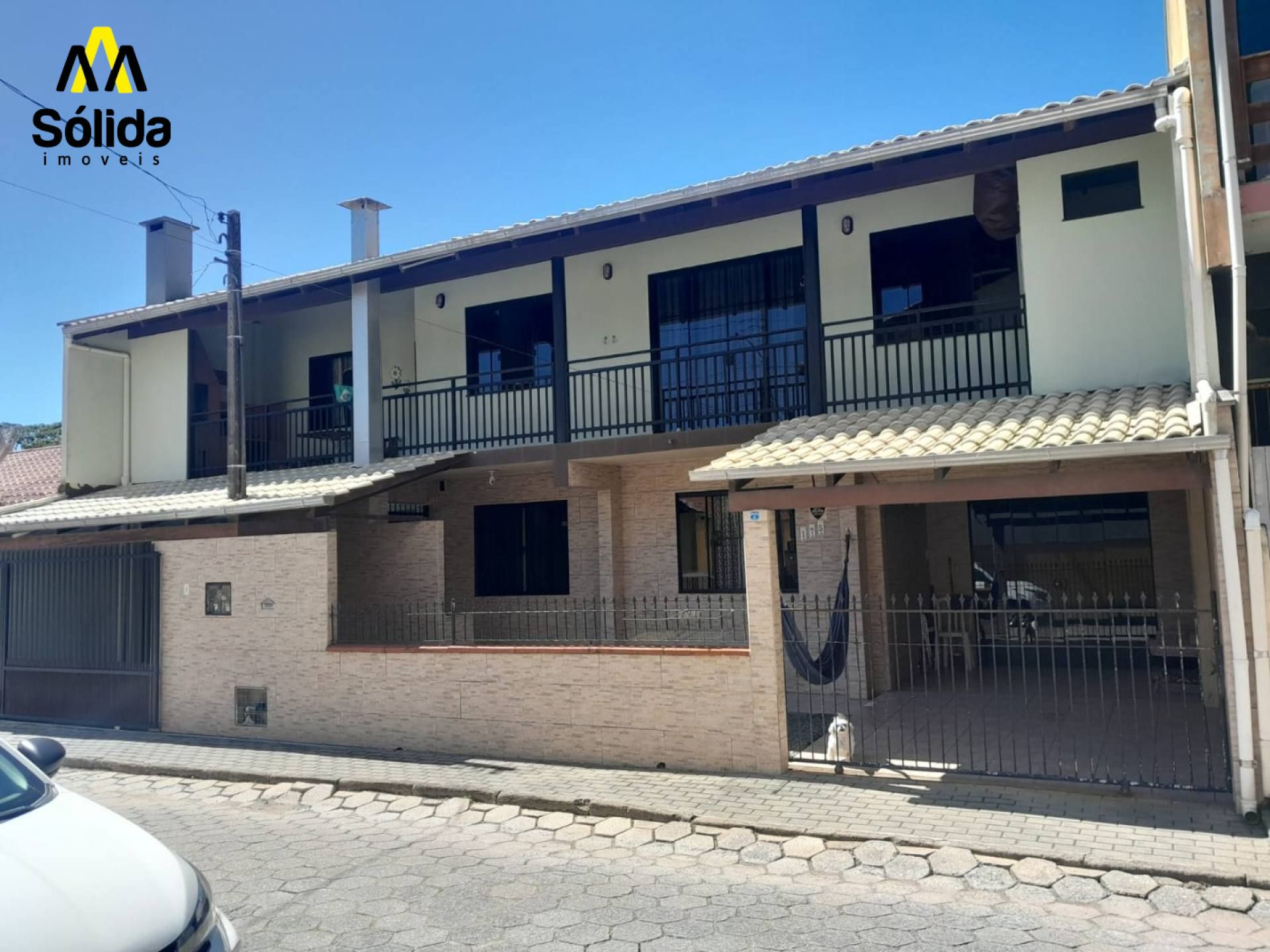SOBRADO À VENDA NO CENTRO DE PENHA – A 200 METROS DA PRAIA