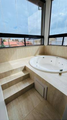Casa com 3 dormitórios Apenas 100 metros do mar.