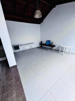 Casa com 3 dormitórios Apenas 100 metros do mar.