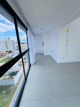 Apartamento 3 dormitórios, apenas 200 metros do mar.
