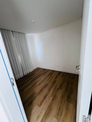 Apartamento 3 dormitórios, apenas 200 metros do mar.