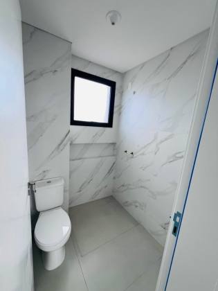 Apartamento 3 dormitórios, apenas 200 metros do mar.