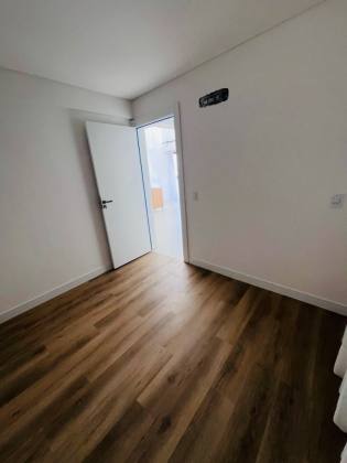 Apartamento 3 dormitórios, apenas 200 metros do mar.