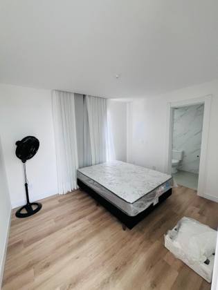 Apartamento 3 dormitórios, apenas 200 metros do mar.