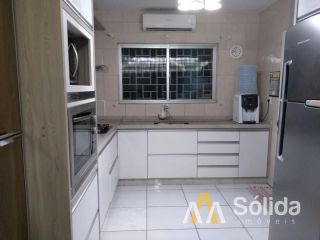 Sobrado para vender com 5 suítes no bairro Centro em Penha