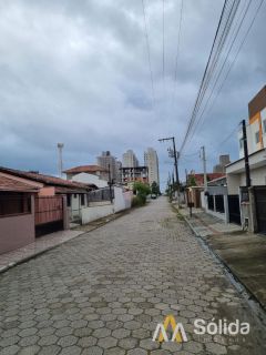 Casa à venda (2 quartos) no bairro Centro em Balneário Piçarras/SC
