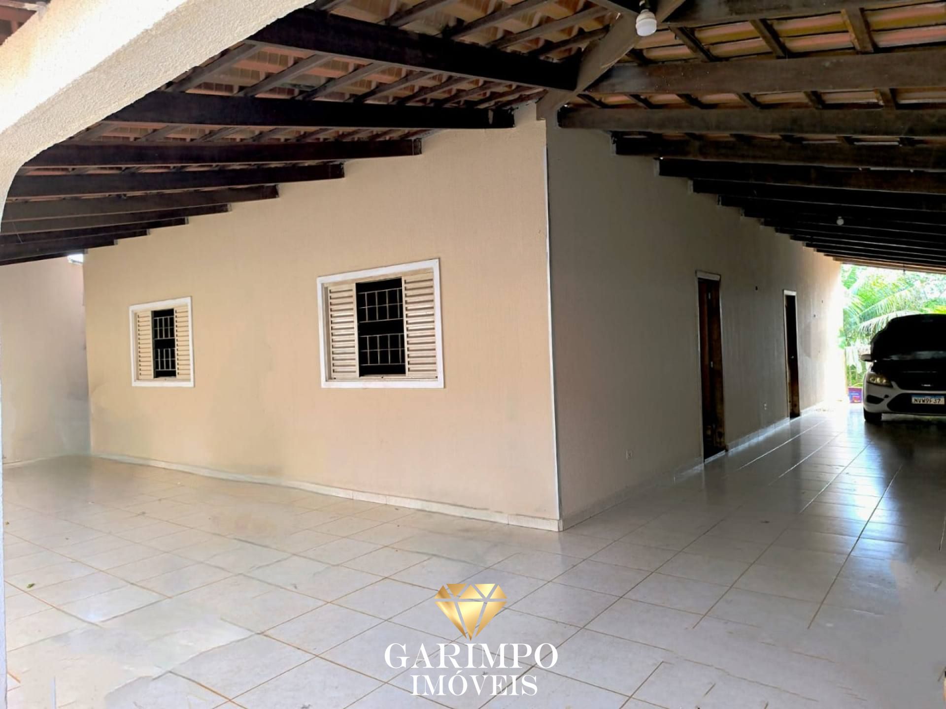 Casa c/ 3 quartos sendo 1 suíte  c/ Quintal - Lote de 360M² Proximo ao Paço Municipal e Assembleia de Goiânia Goiás