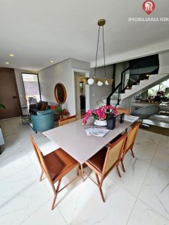 VILA ZOE 