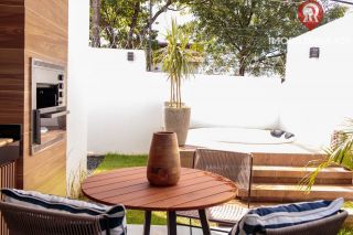 VILA ZOE 