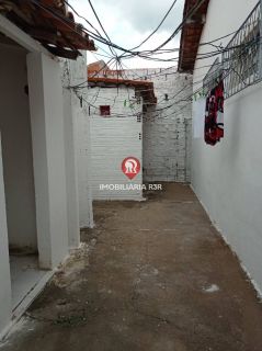 CASA - BAIRRO MOCAMBINHO, ZONA NORTE