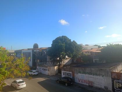Casa na Avenida Tancredo Neves