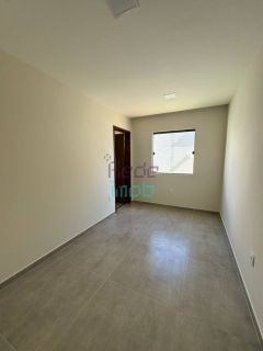 Casa no Condomínio Maluí