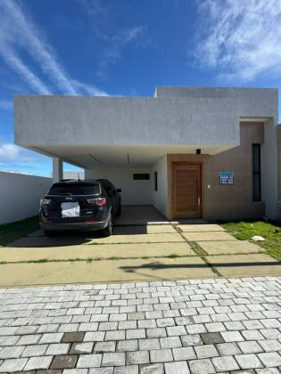 Casa no Condomínio Maluí