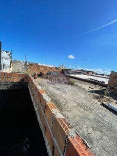 Dois galpões no Centro