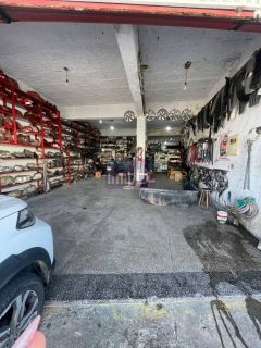 Dois galpões no Centro