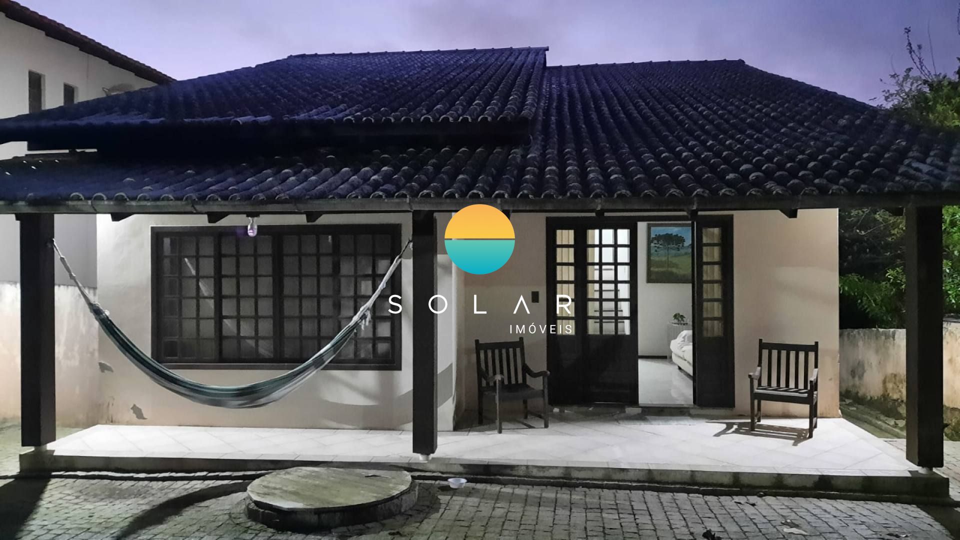 Casa com 3 dormitórios e vaga para 4 veículos, aprox. 200m da Praia Grande em Penha/SC. Ref. 296