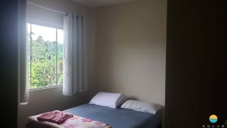 Casa à venda com um terreno de 1.226,78m² em Penha, com 01 casa contendo 02 dormitórios e garagem coberta para 3 carros. Ref 300