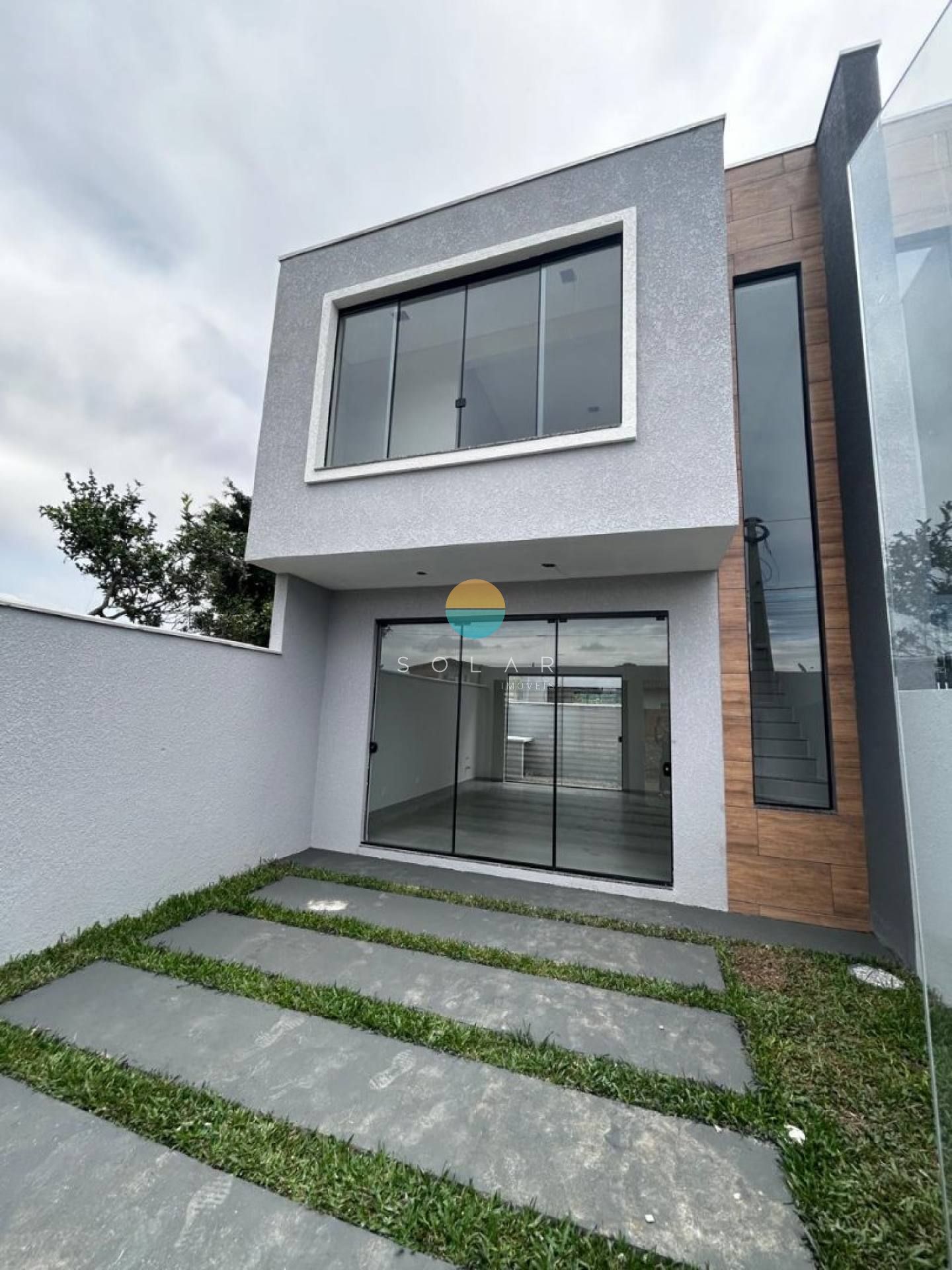 Sobrado Para Vender com 2 suítes no bairro Praia da Armação em Penha - SC. Ref. 356