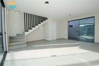 Sobrado Para Vender com 2 suítes no bairro Praia da Armação em Penha - SC. Ref. 356