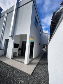 Imperdível sobrado de 136m² com 3 dormitórios no bairro Itacolomi em Balneário Piçarras. Ref. 391
