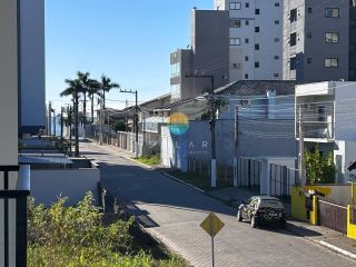 Imperdível sobrado de 136m² com 3 dormitórios no bairro Itacolomi em Balneário Piçarras. Ref. 391