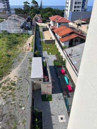 Apartamento com vista mar aprox. 300m da praia de Armação, com 3 dormitórios e 2 vagas de garagem em Penha/SC. Ref. 399