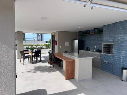 Apartamento com vista mar aprox. 300m da praia de Armação, com 3 dormitórios e 2 vagas de garagem em Penha/SC. Ref. 399