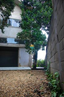 Casa à venda à aprox. 100m da Praia Grande com vista deslumbrante para o mar e loft com acesso individual! Ref. 401