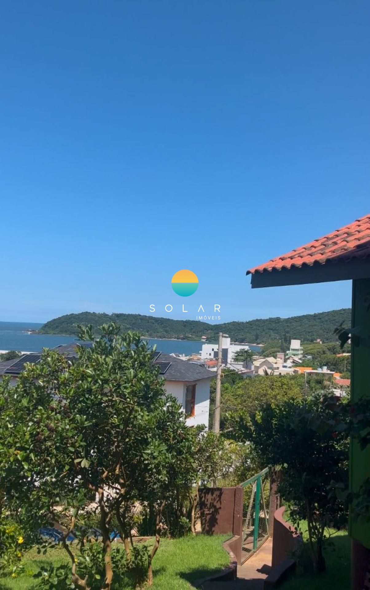 Casa Com Vista Ampla Para o Mar à Venda, com 3 dormitórios em um terreno de 980m², a aprox. 280m da Praia Grande em Penha/SC. Ref. 442