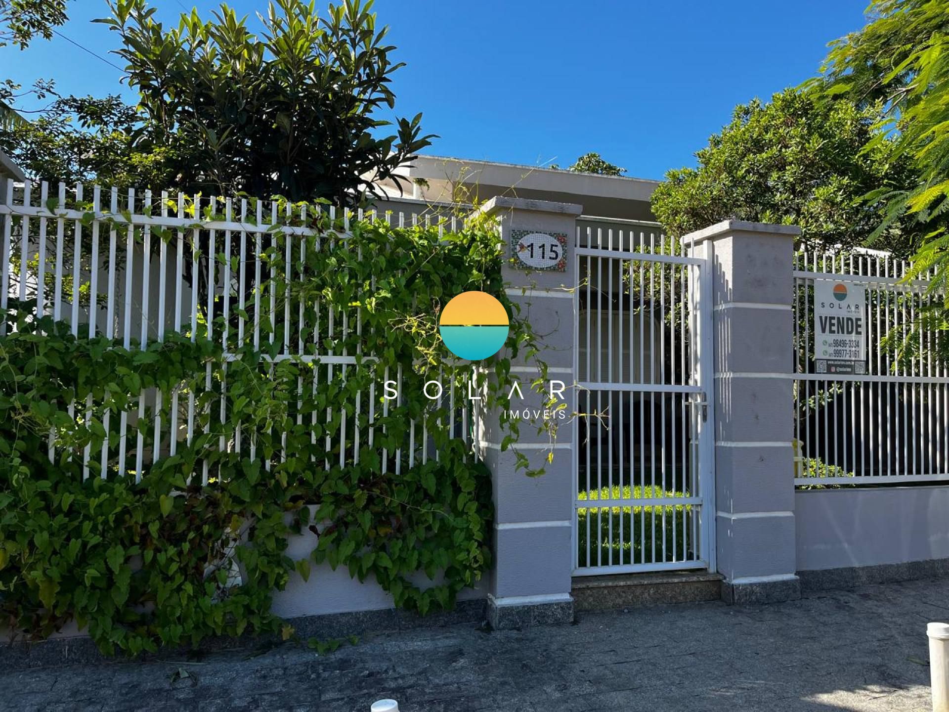 Casa Para Vender com 2 suítes e mais 02 dormitórios, aprox. 100m da Praia Grande em Penha/SC. Ref. 450