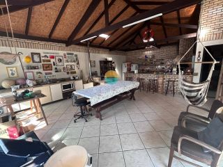 Casa Para Vender com 2 suítes e mais 02 dormitórios, aprox. 100m da Praia Grande em Penha/SC. Ref. 450