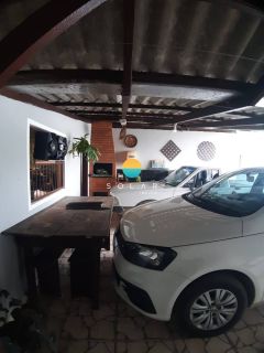 Casa à venda com piscina, com 03 dormitórios sendo 01 suíte, aprox. 1 km da praia de Armação em Penha/SC. Ref. 452