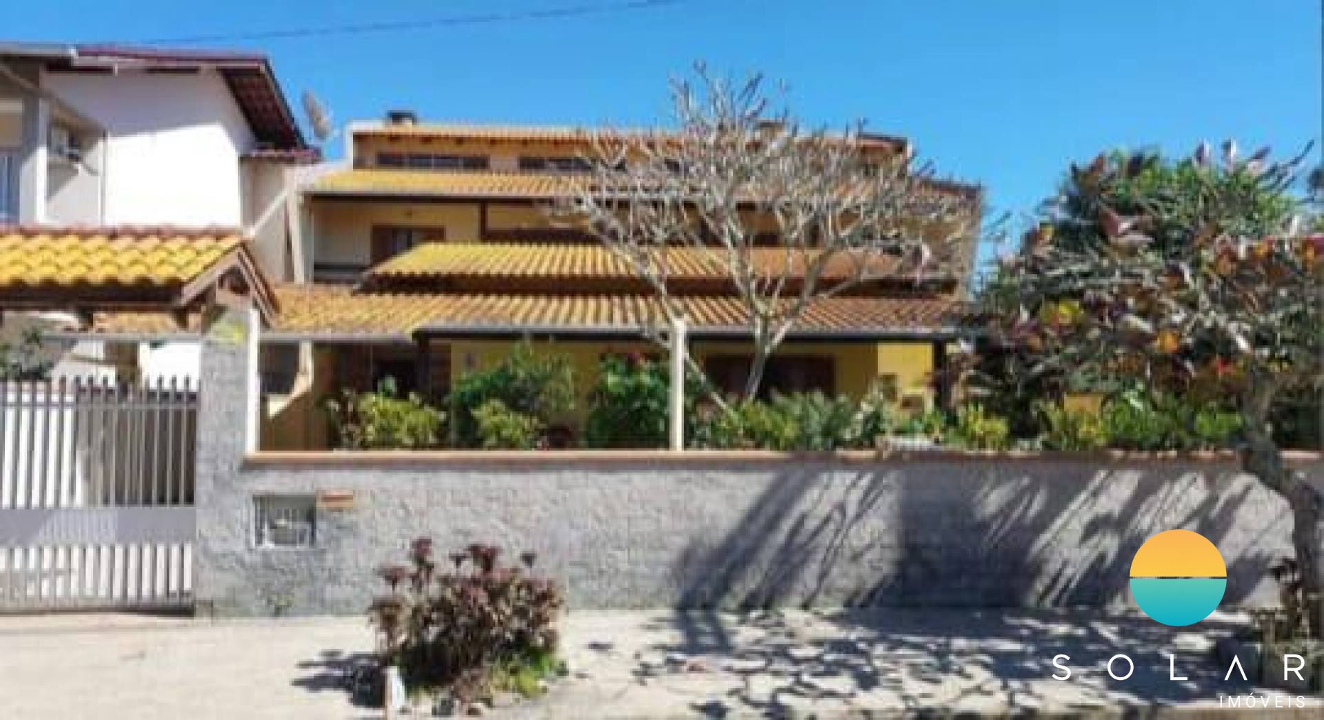 Excelente Sobrado com 4 dormitórios a 300m da Praia Alegre em Penha/SC. Ref. 461