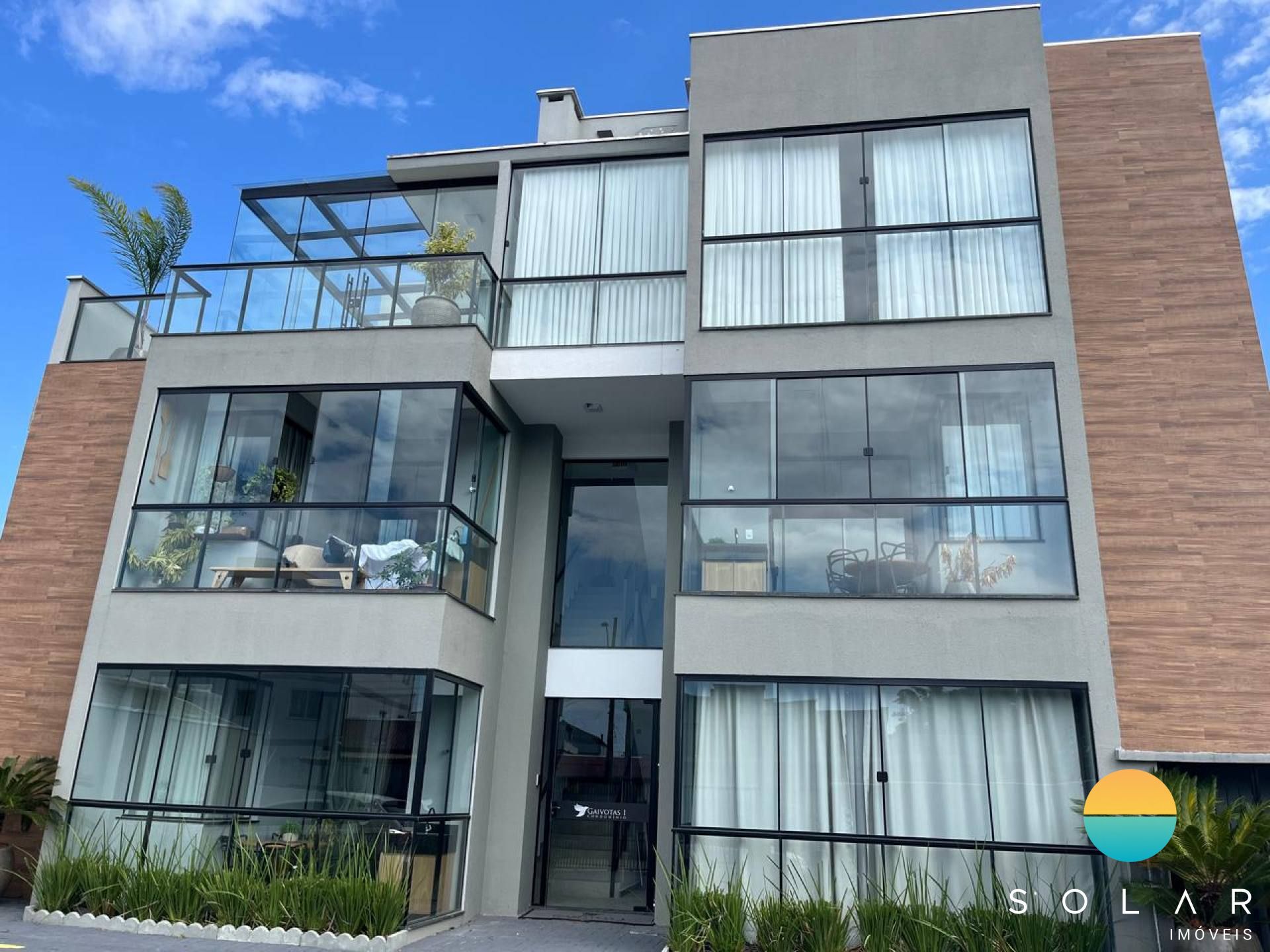 Cobertura Totalmente Mobiliada com 3 Suítes em Balneário Piçarras - SC. Ref.467