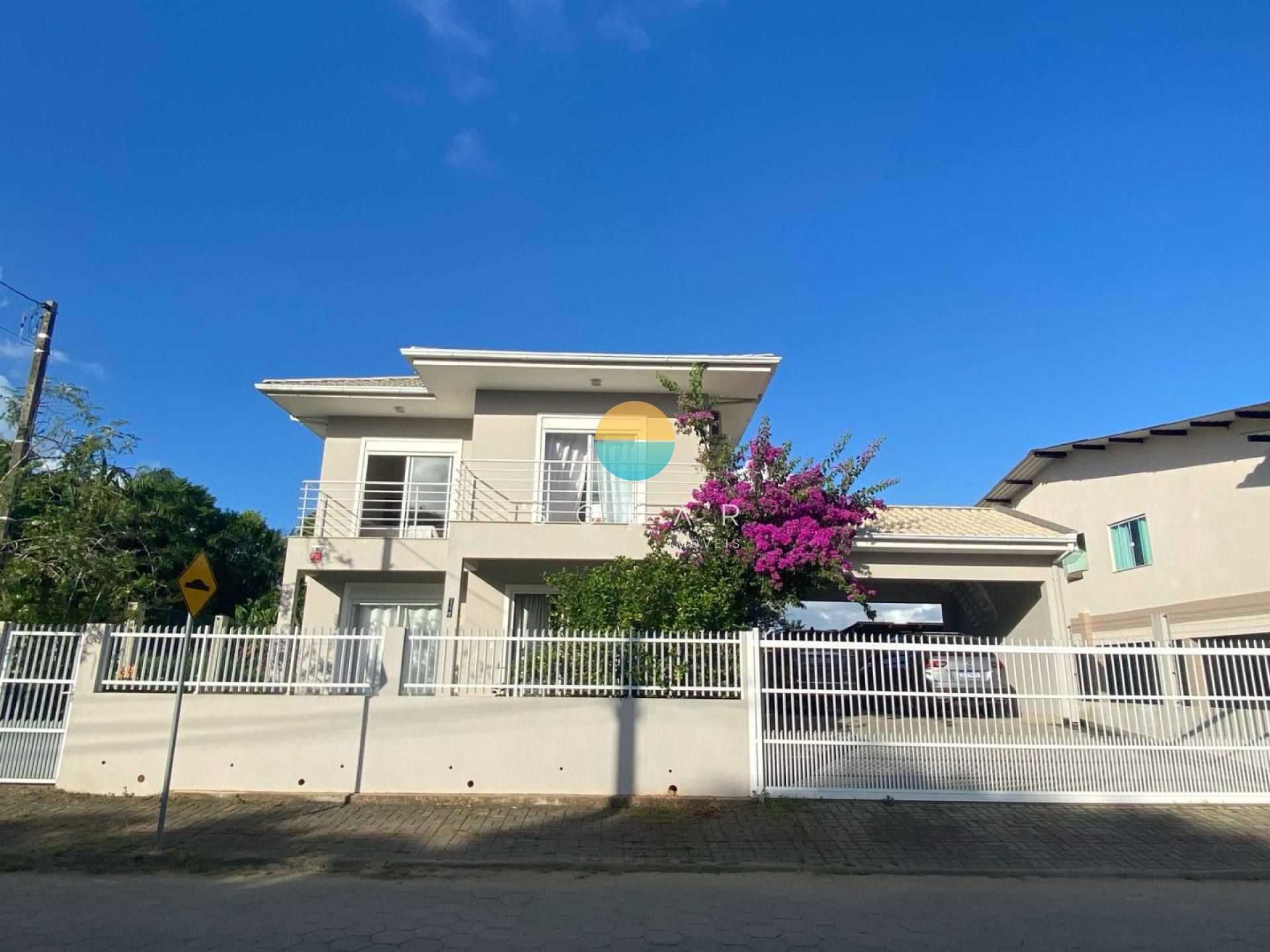 Casa Mobiliada a 200m da praia, com 4 suítes na Praia Grande em Penha /SC. Ref.476