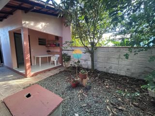 Casa à venda com terreno surpreendente mais Kitinete de 25m² no Centro de Penha/SC. Ref.498