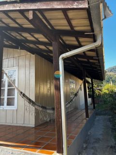 Casa encantadora entre a Praia do Trapiche e a do Cascalho, 150m² de área construída com 3 Dormitórios em Penha / SC. Ref.505