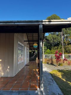 Casa encantadora entre a Praia do Trapiche e a do Cascalho, 150m² de área construída com 3 Dormitórios em Penha / SC. Ref.505