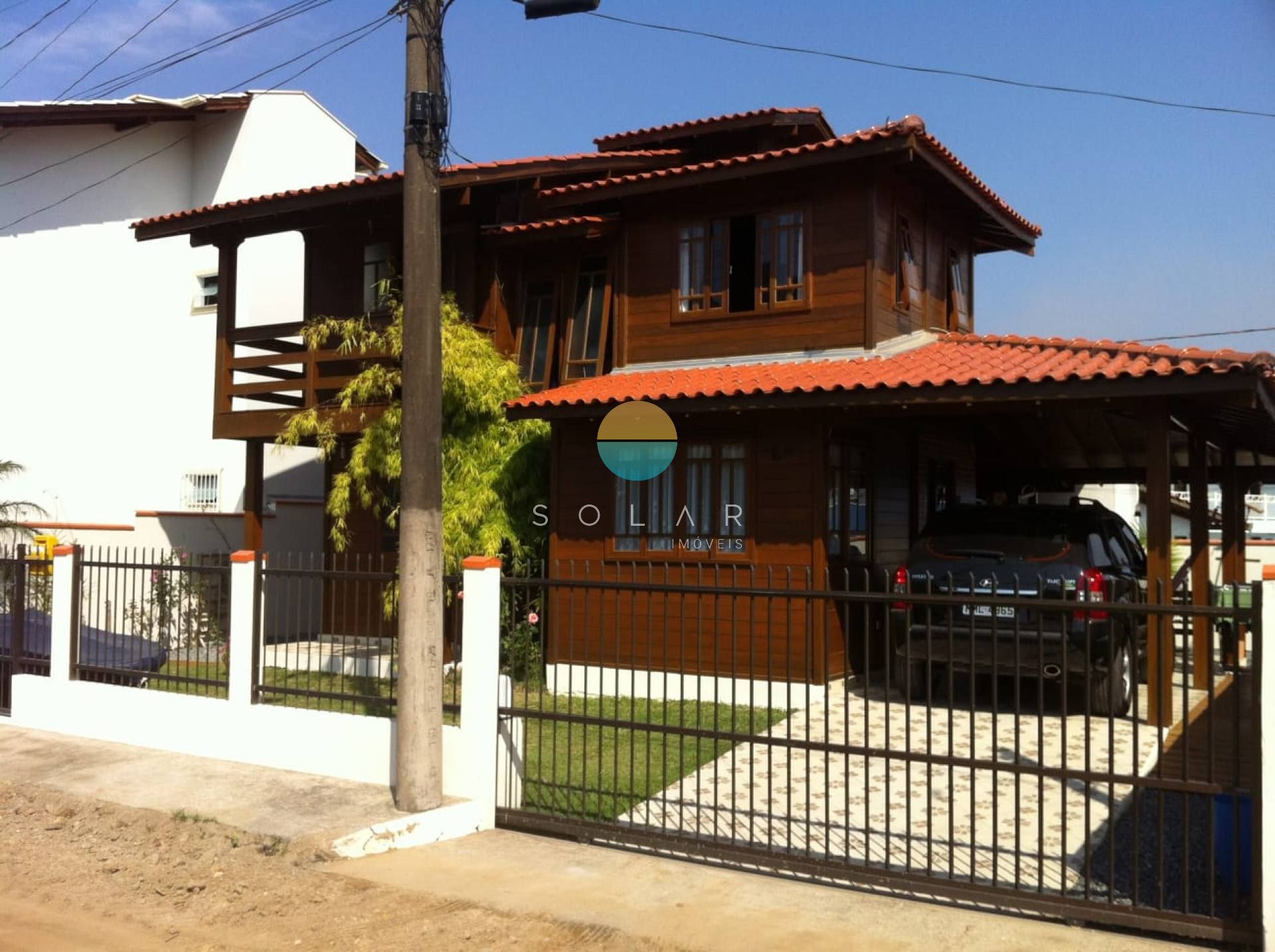 Casa Mista com 110m², Semi-Mobiliada, Aprox. 200m da Praia de Armação e 500m de Beto Carrero,, Com 3 Dormitórios em Penha/SC. Ref.508