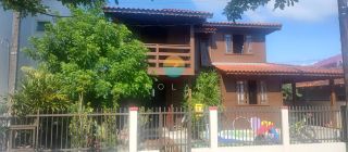 Casa Mista com 110m², Semi-Mobiliada, Aprox. 200m da Praia de Armação e 500m de Beto Carrero,, Com 3 Dormitórios em Penha/SC. Ref.508
