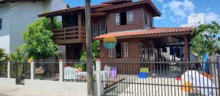 Casa Mista com 110m², Semi-Mobiliada, Aprox. 200m da Praia de Armação e 500m de Beto Carrero,, Com 3 Dormitórios em Penha/SC. Ref.508