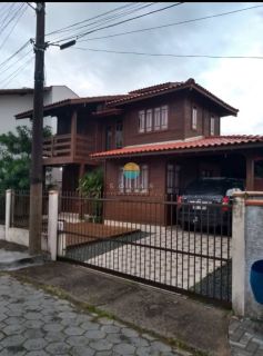 Casa Mista com 110m², Semi-Mobiliada, Aprox. 200m da Praia de Armação e 500m de Beto Carrero,, Com 3 Dormitórios em Penha/SC. Ref.508
