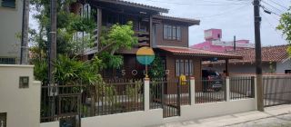 Casa Mista com 110m², Semi-Mobiliada, Aprox. 200m da Praia de Armação e 500m de Beto Carrero,, Com 3 Dormitórios em Penha/SC. Ref.508