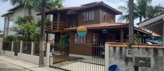 Casa Mista com 110m², Semi-Mobiliada, Aprox. 200m da Praia de Armação e 500m de Beto Carrero,, Com 3 Dormitórios em Penha/SC. Ref.508